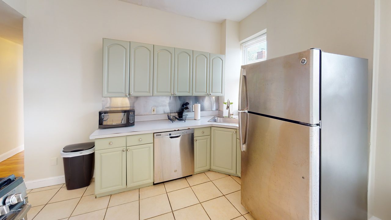 a room in Allston photo 4