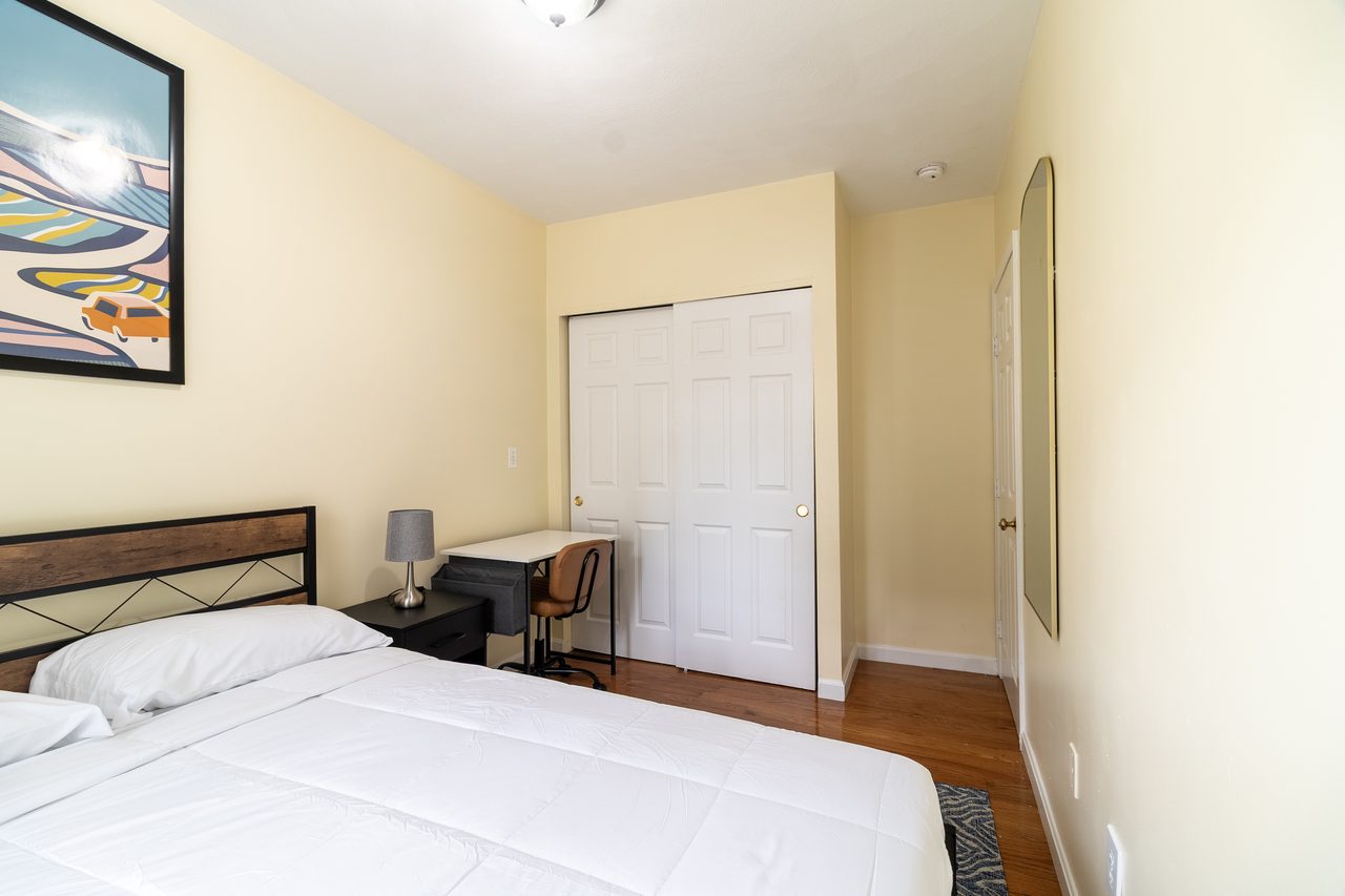 a room in East Boston photo 2