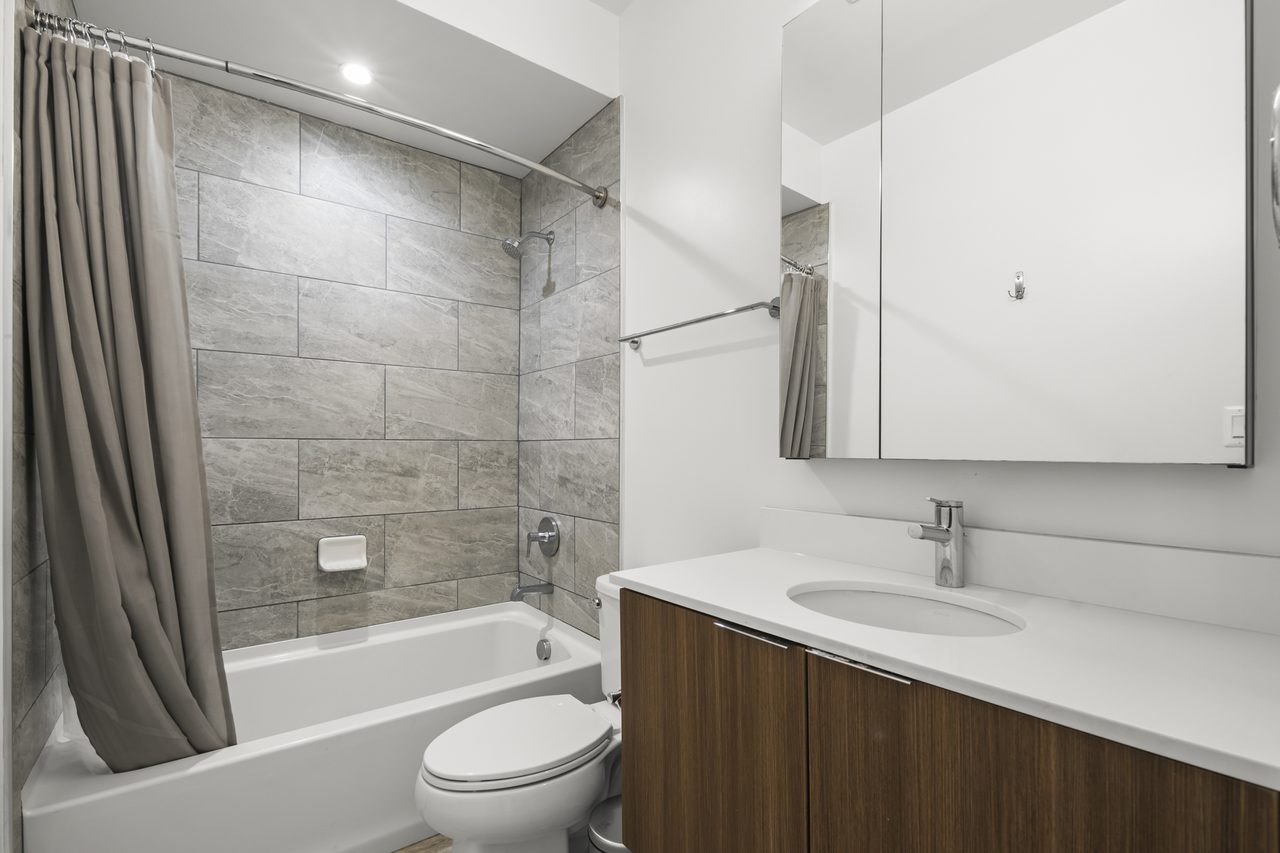 private room in Northwest Washington photo 6