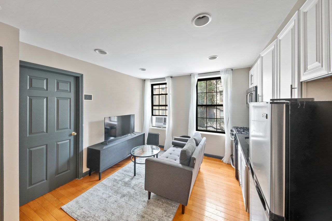 a room in East Village photo 4