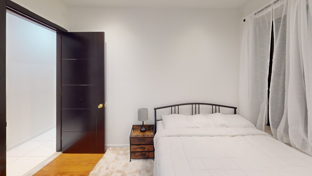 a room in Morningside Heights photo 2