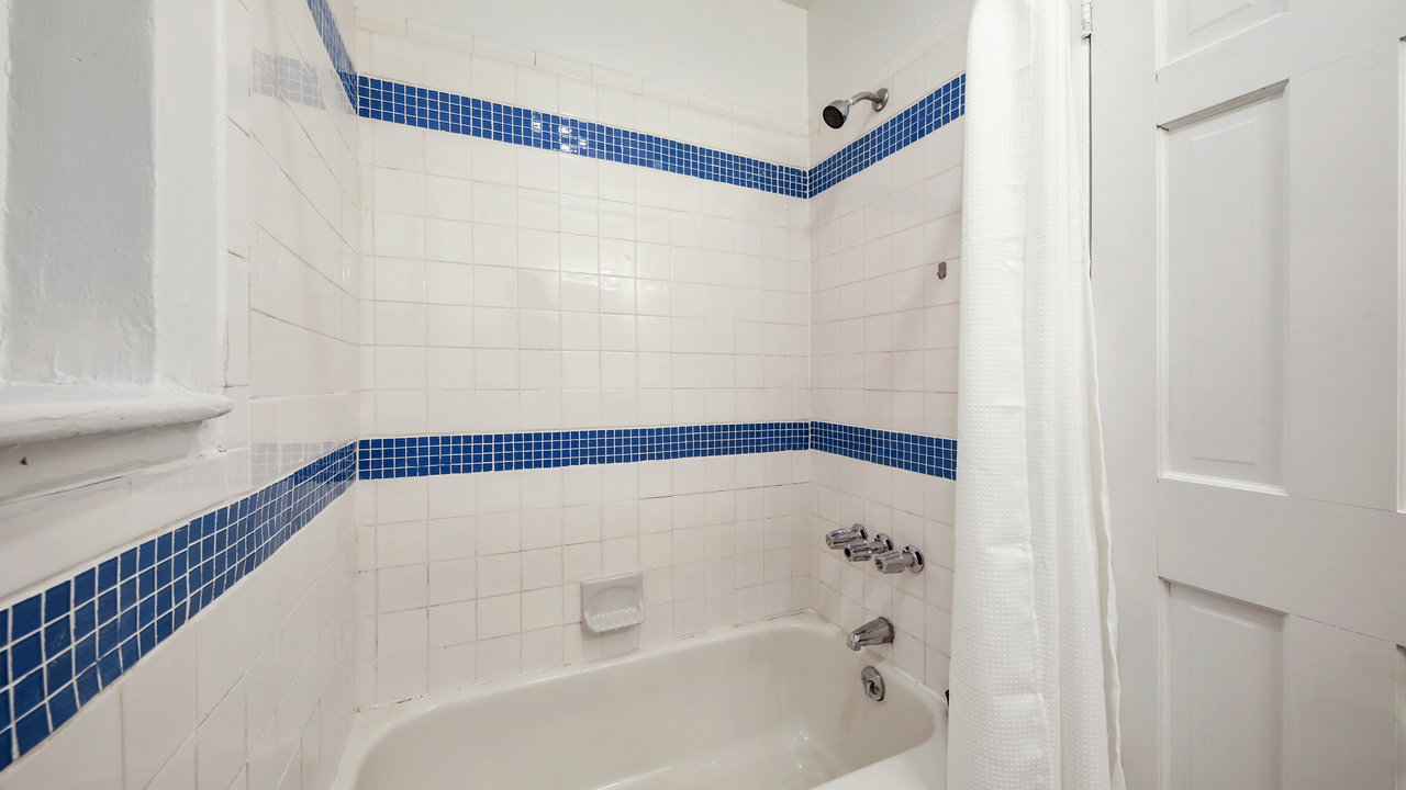 a room in East Village photo 8