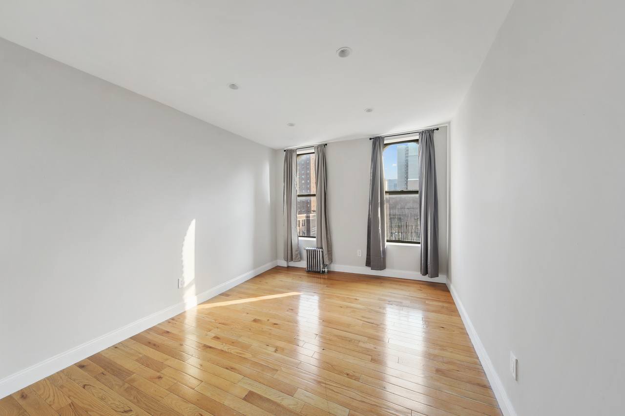 a room in East Harlem photo 3