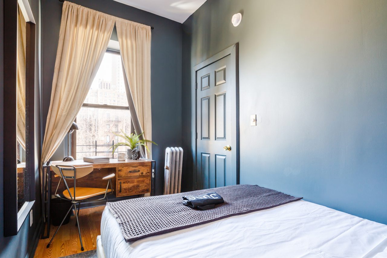 a room in Theater District photo 9