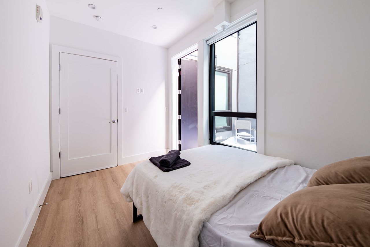a room in Northwest Washington photo 2
