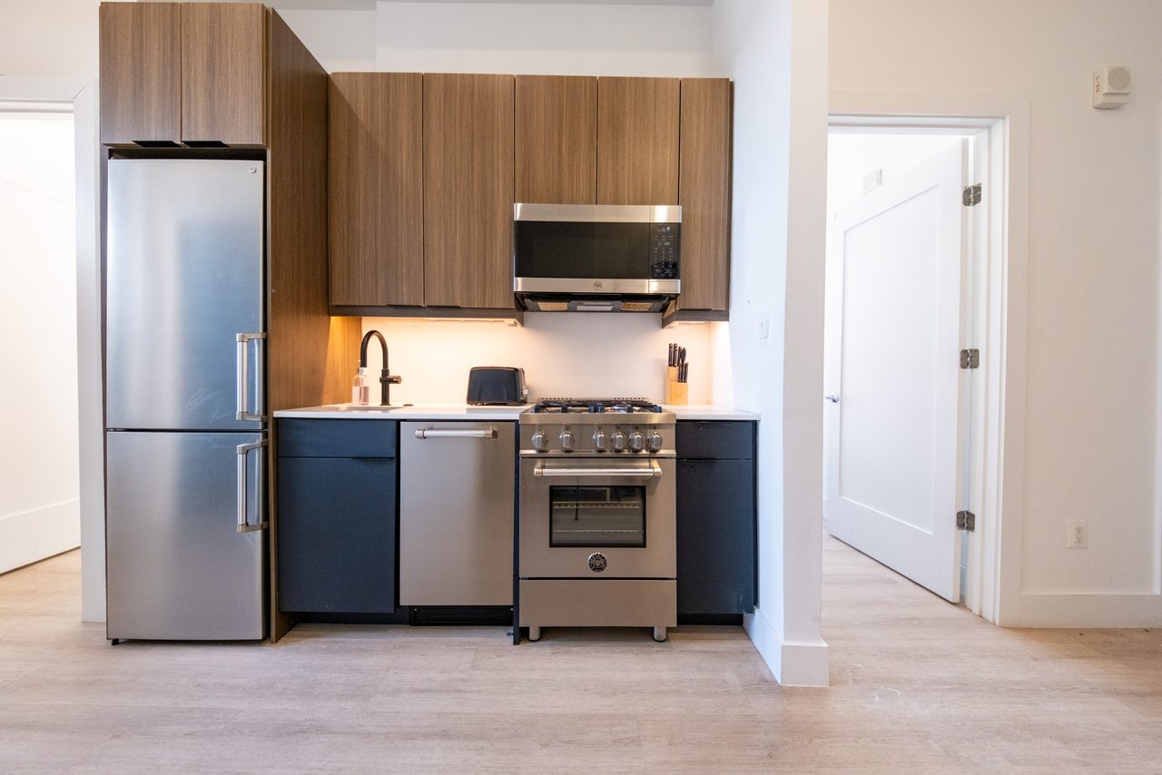 a room in Northwest Washington photo 5