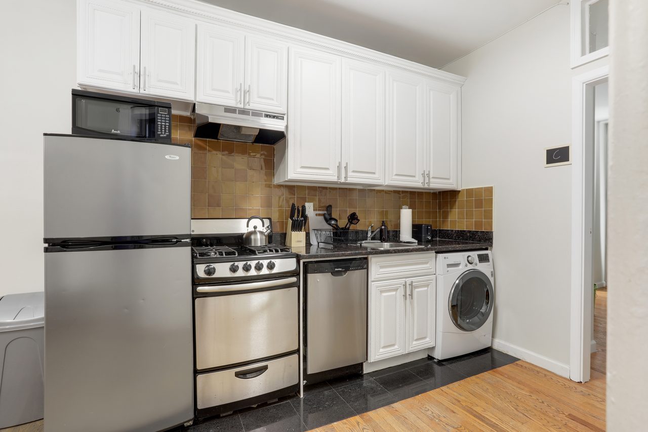 a room in Morningside Heights photo 9