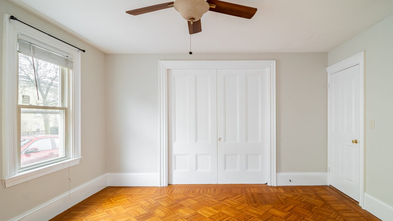 a room in East Somerville photo 5