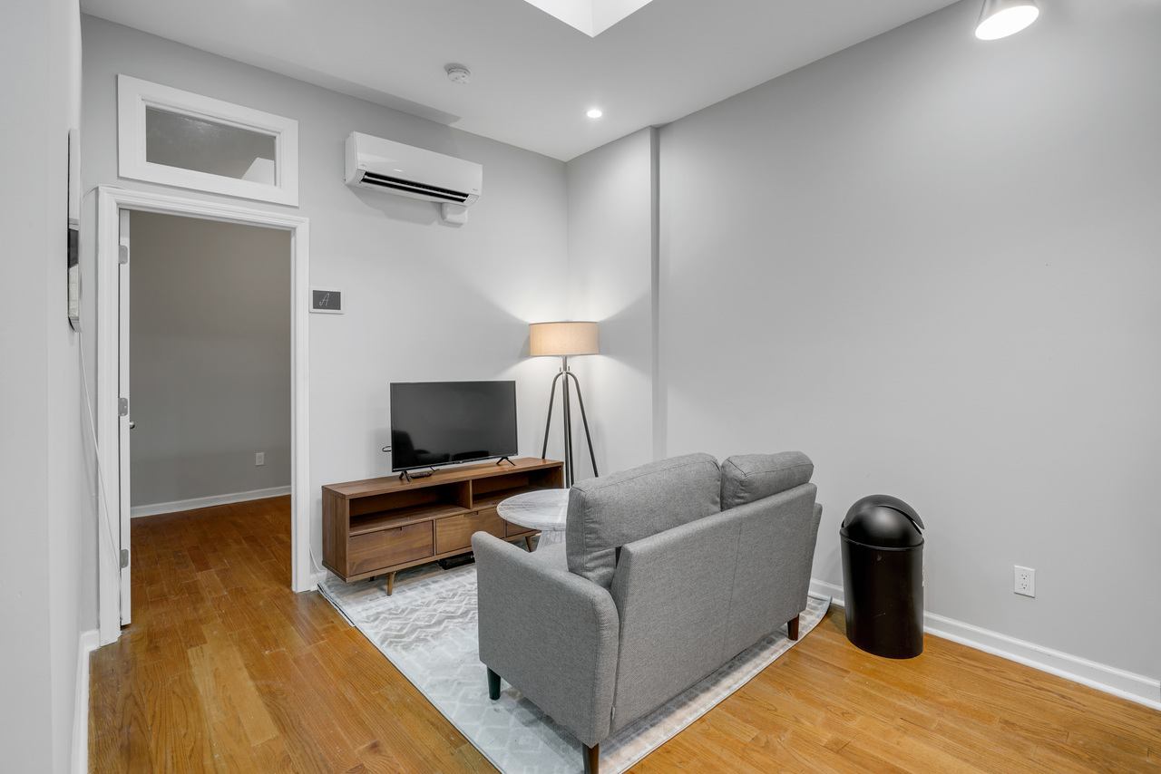 a room in Upper East Side photo 5