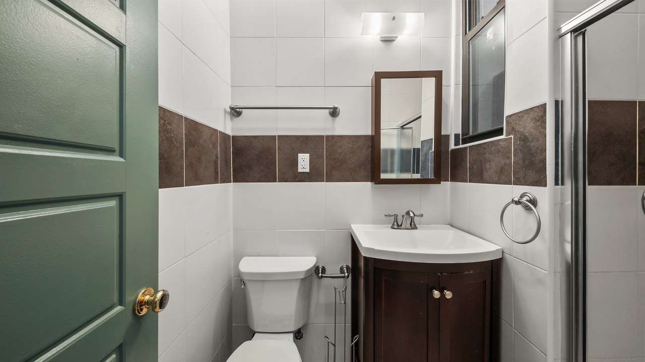 a room in East Harlem photo 7