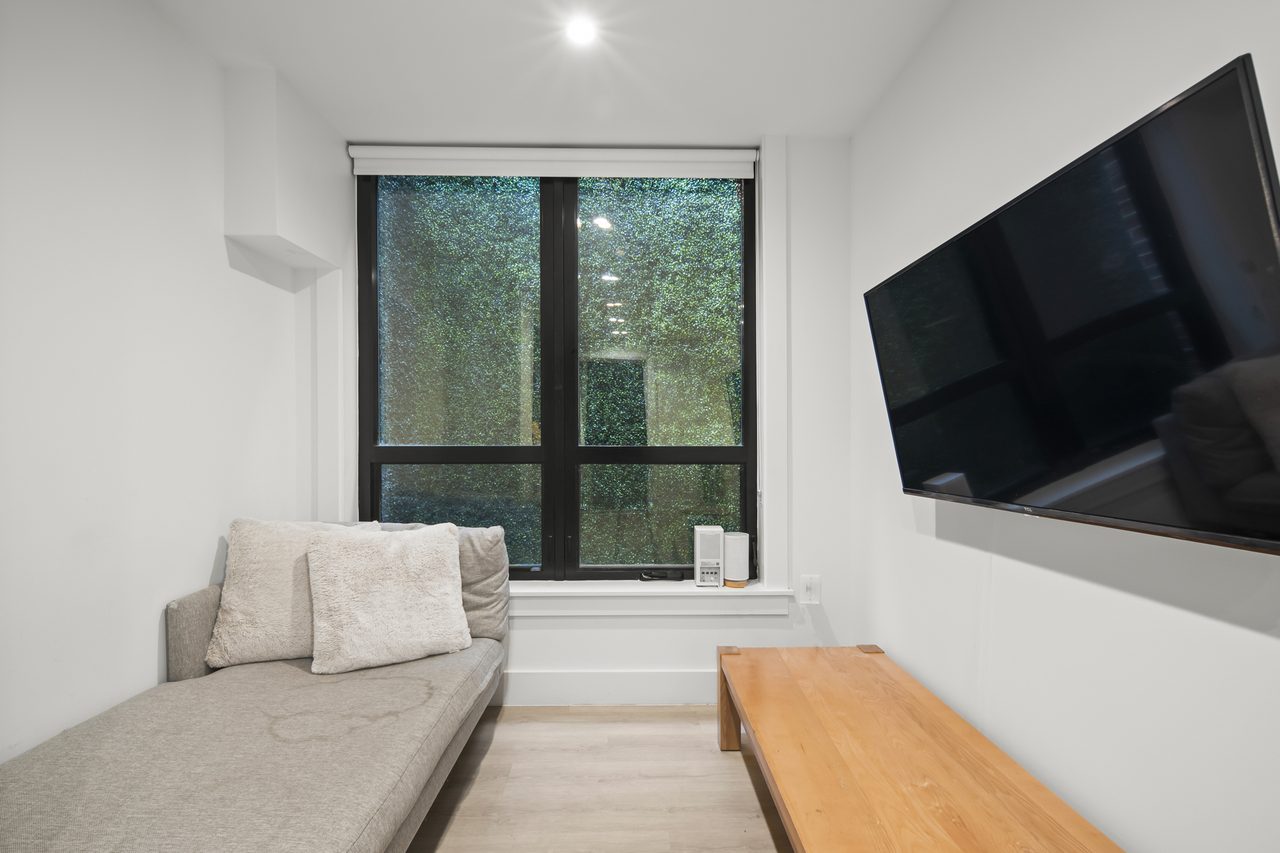 private room in Northwest Washington photo 5