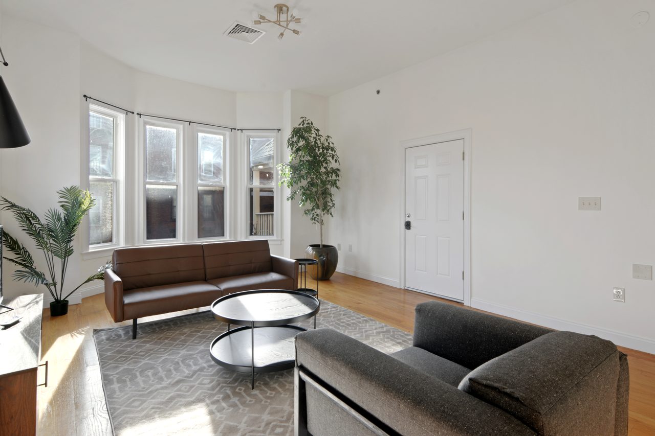 a room in Roxbury photo 5