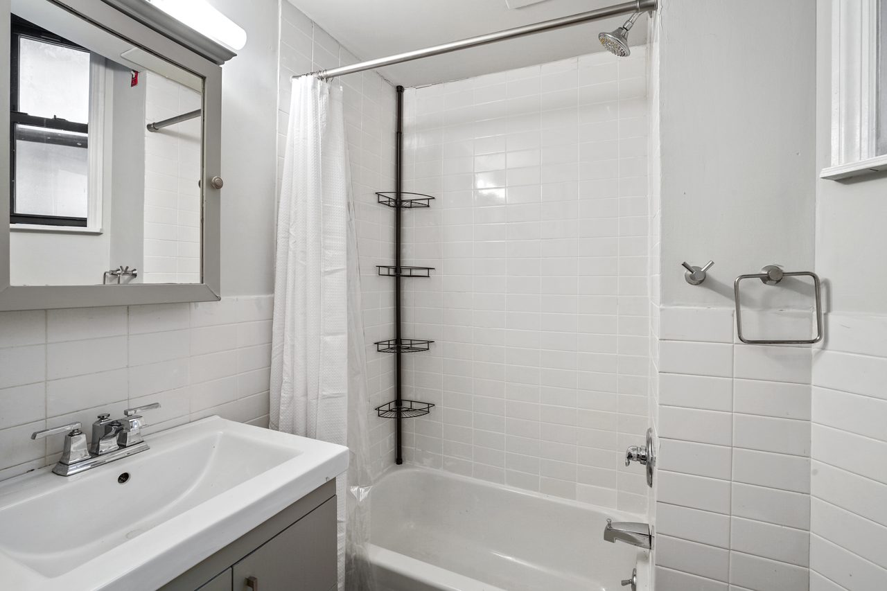 a room in Crown Heights photo 9