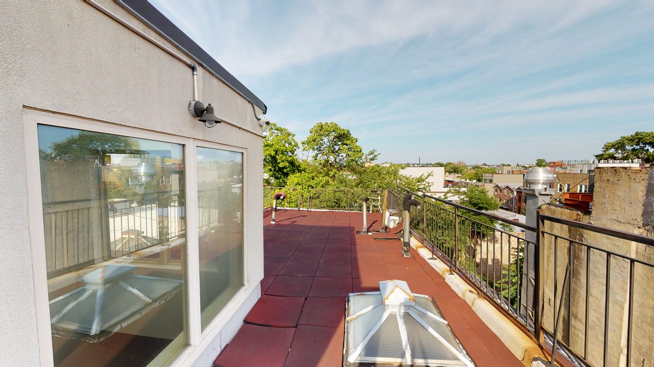 a room in Bedford-Stuyvesant photo 8