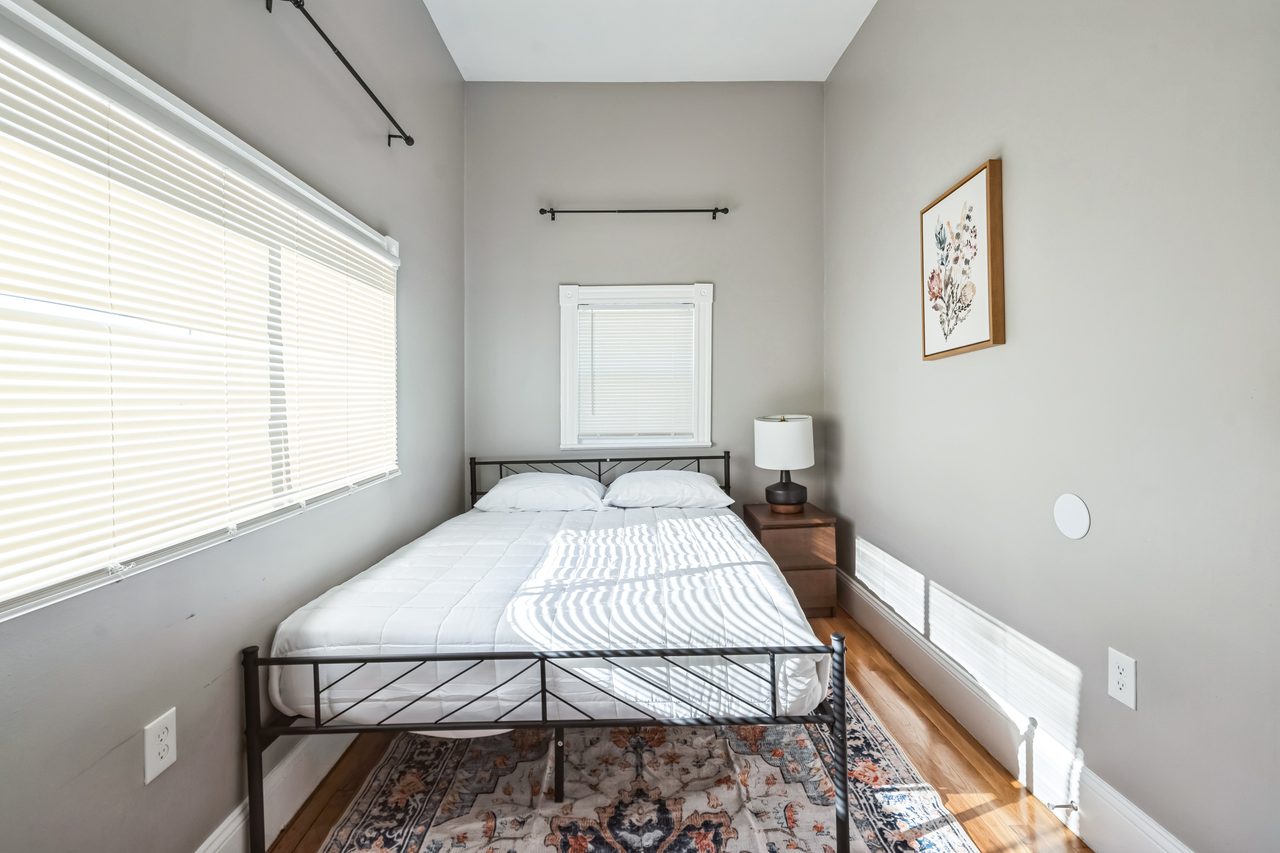 a room in Allston photo 4