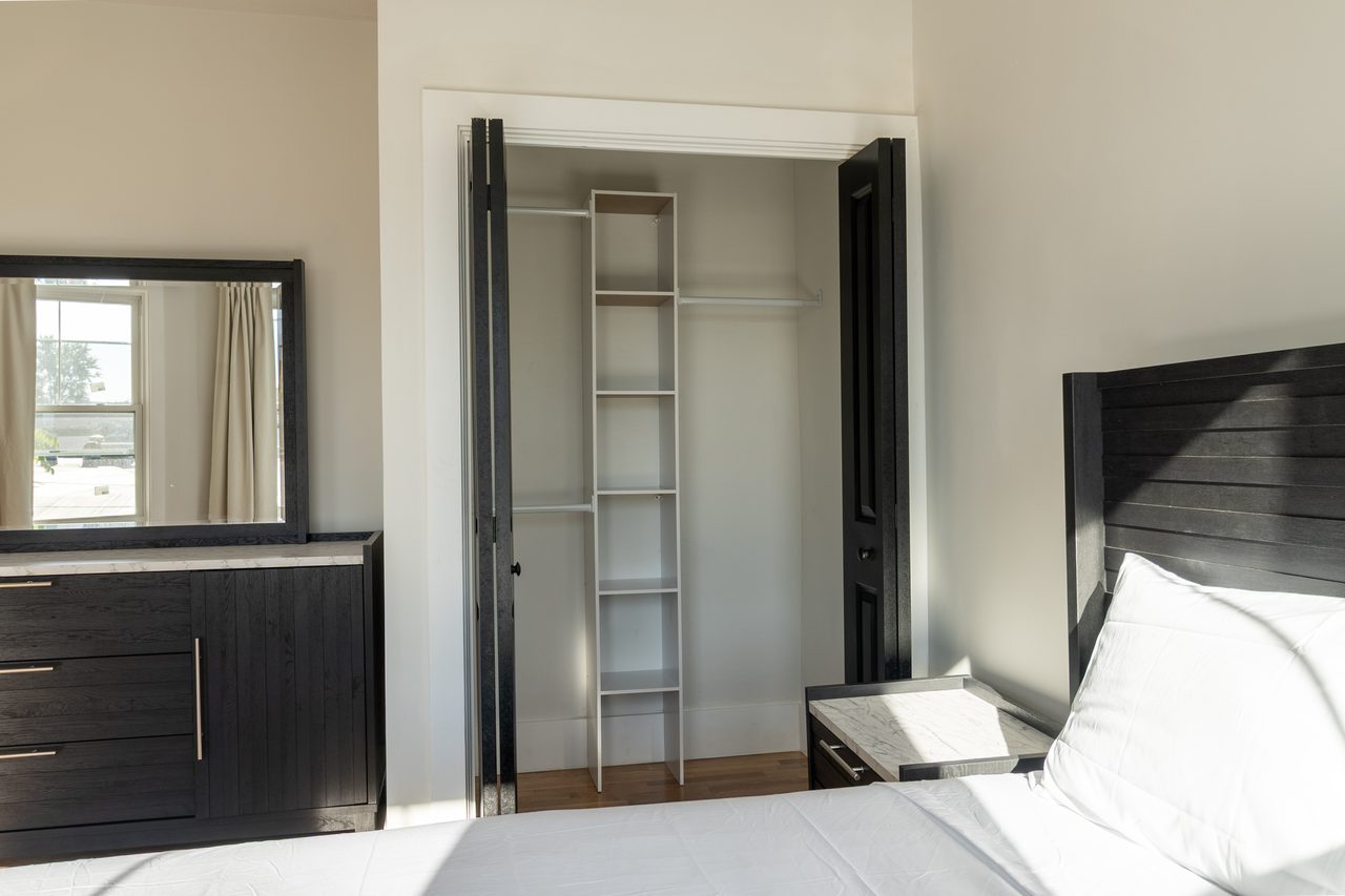 a room in Roxbury photo 4