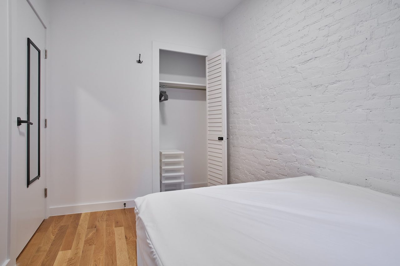 a room in Bedford-Stuyvesant photo 4