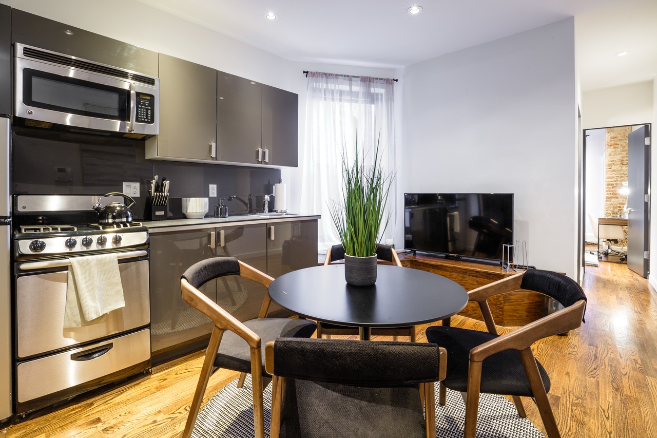 a room in Yorkville photo 3