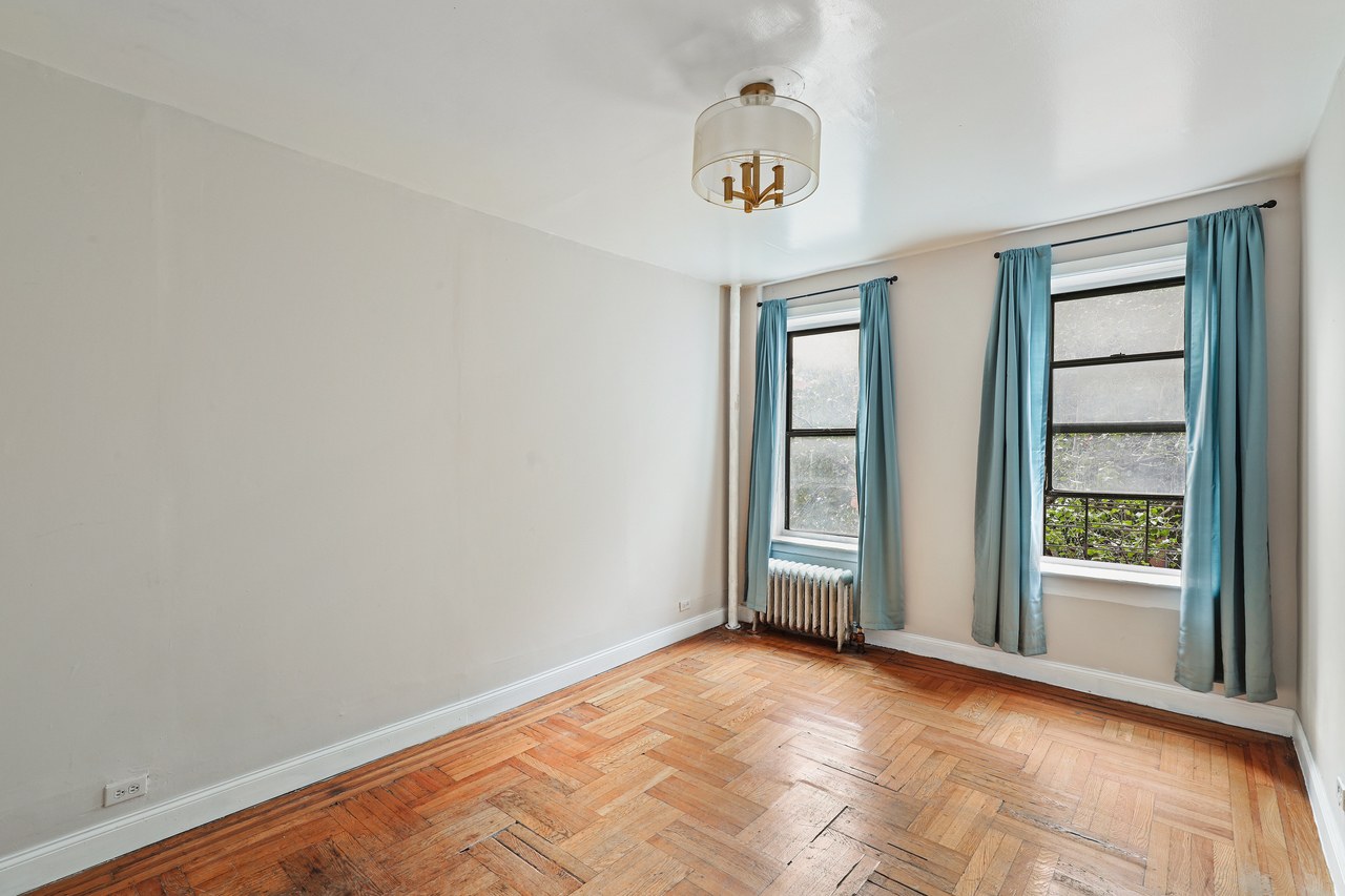a room in East Harlem photo 2