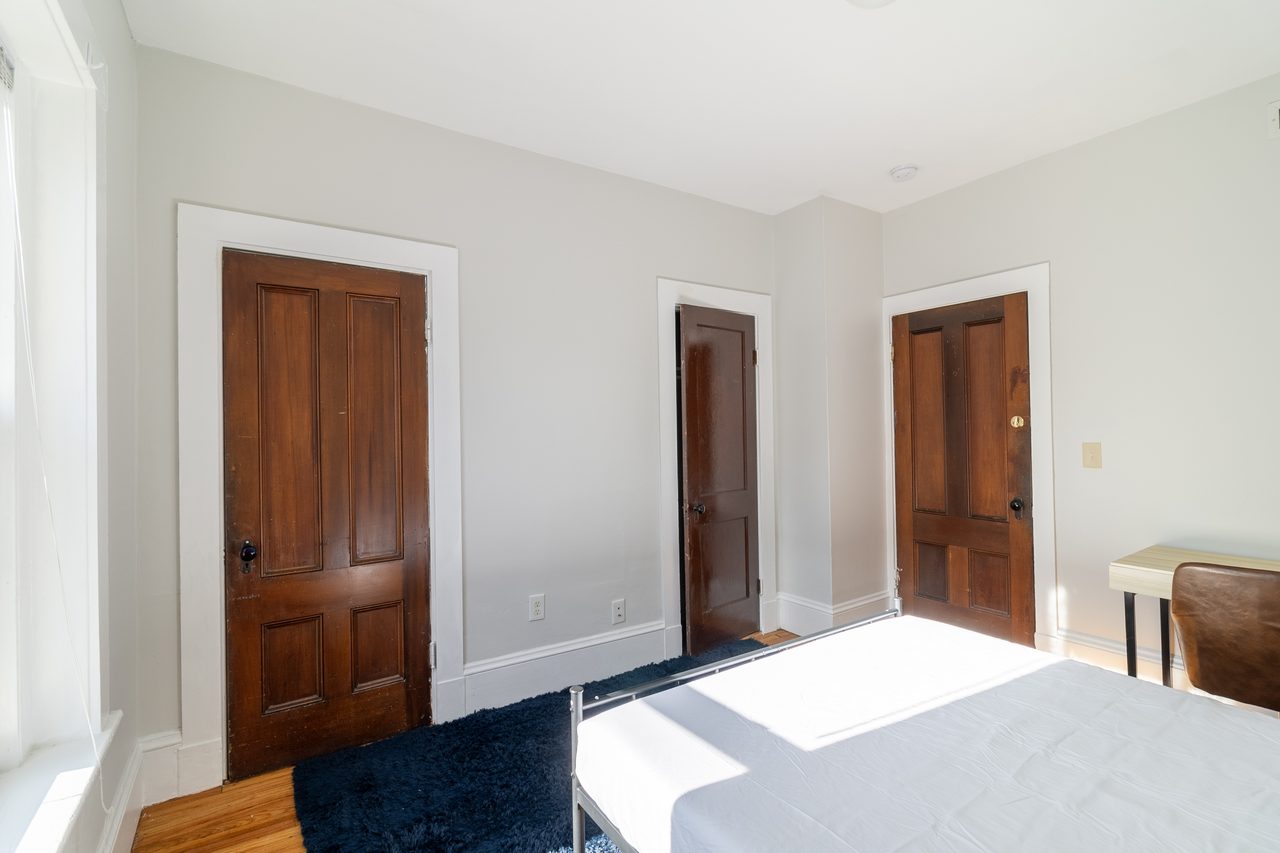 a room in Lower Allston photo 3