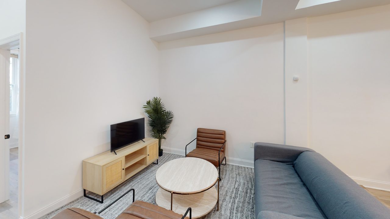 a room in Northeast Washington photo 9