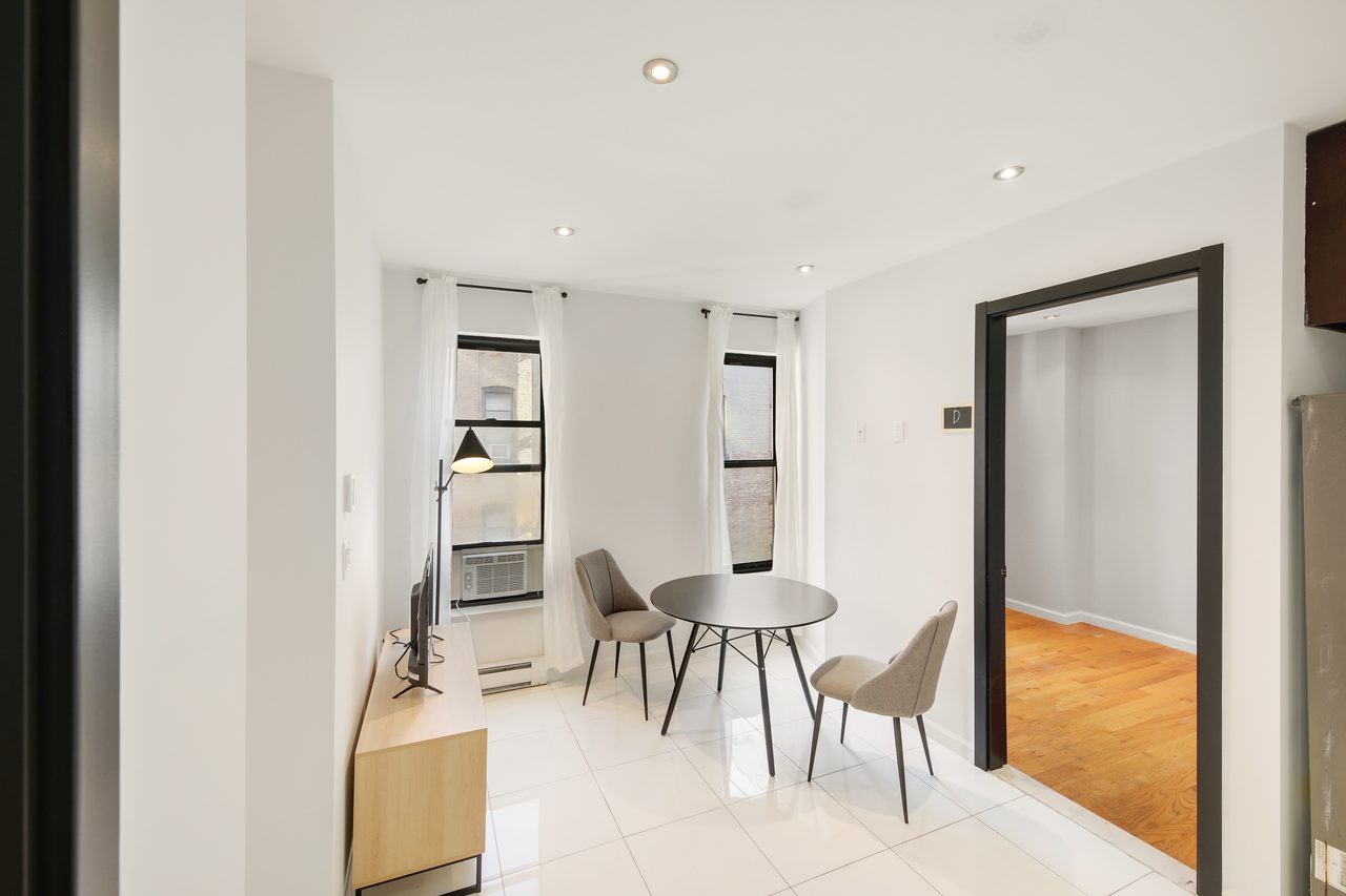 a room in Morningside Heights photo 5