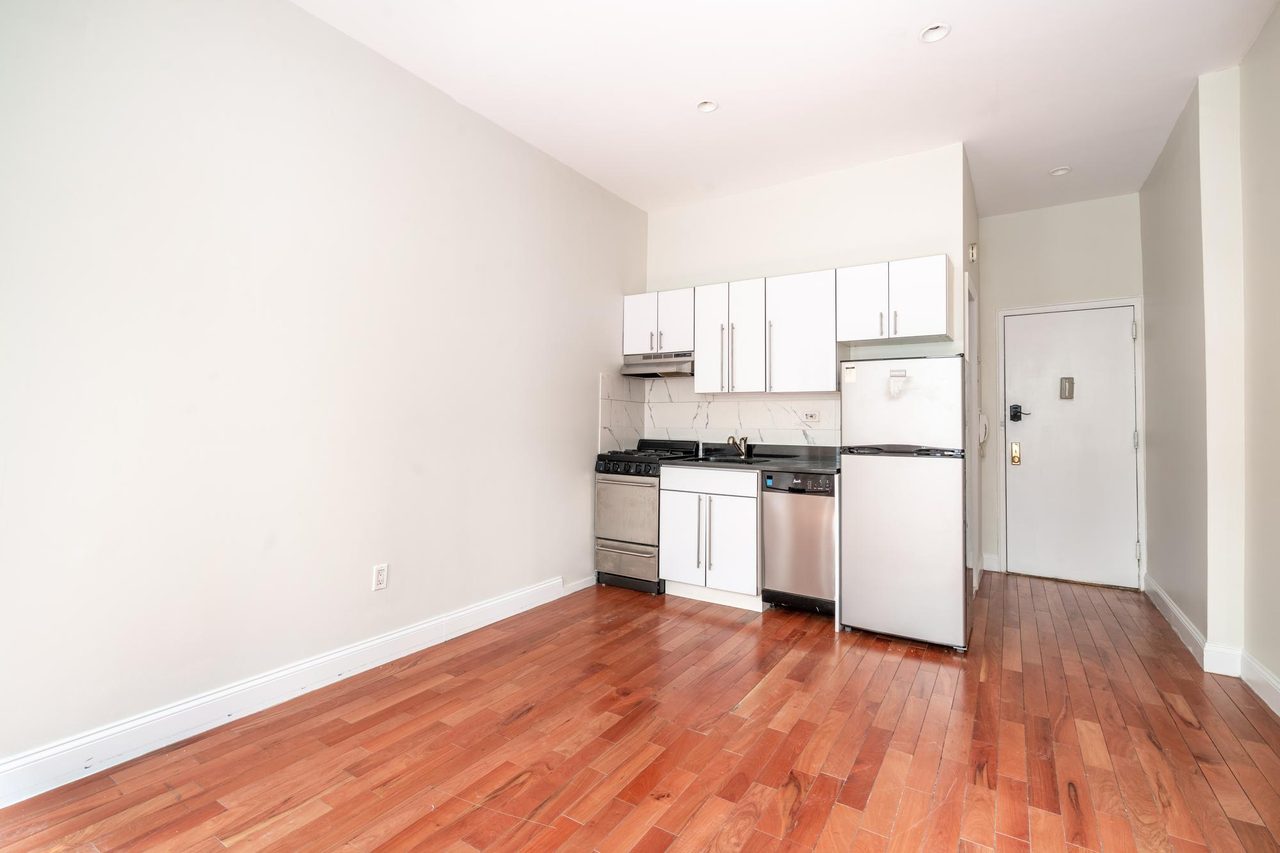 a room in East Village photo 5