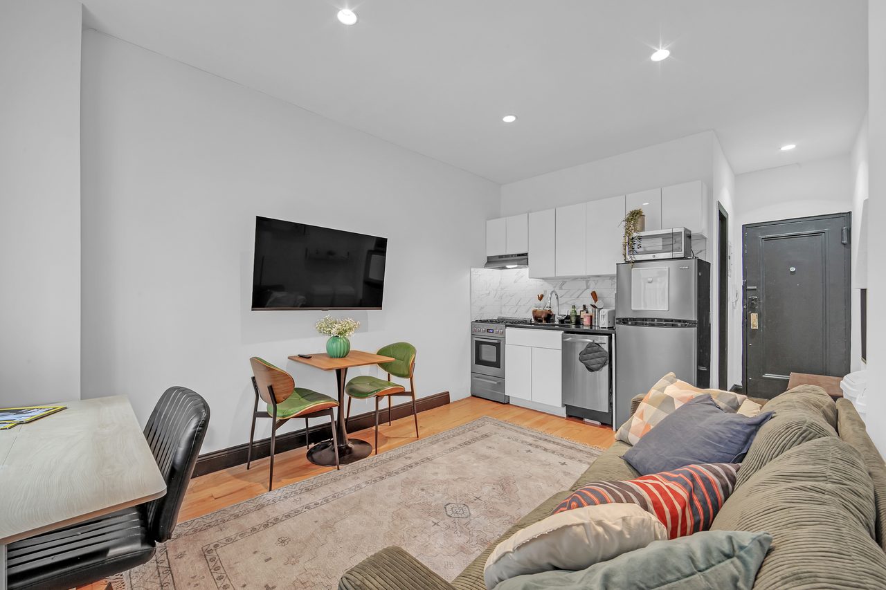 a room in East Village photo 2