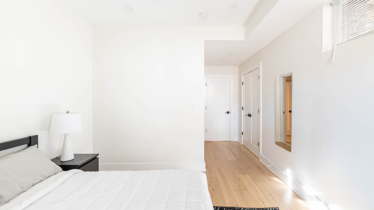 a room in Northwest Washington photo 3
