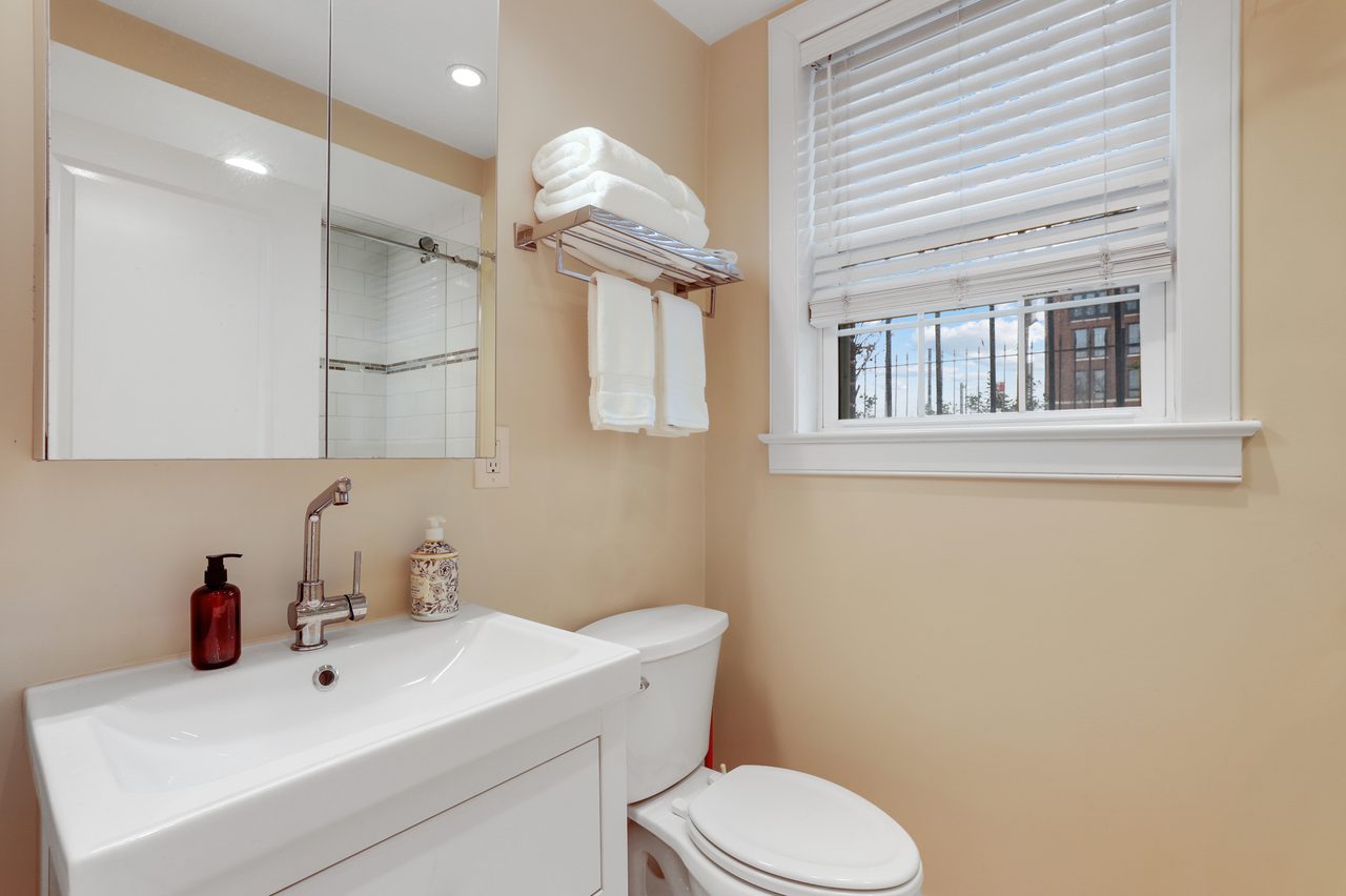 a room in Barney Circle photo 3