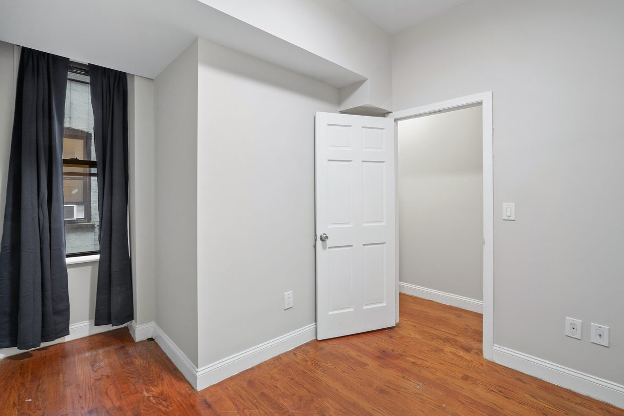 a room in Crown Heights photo 2