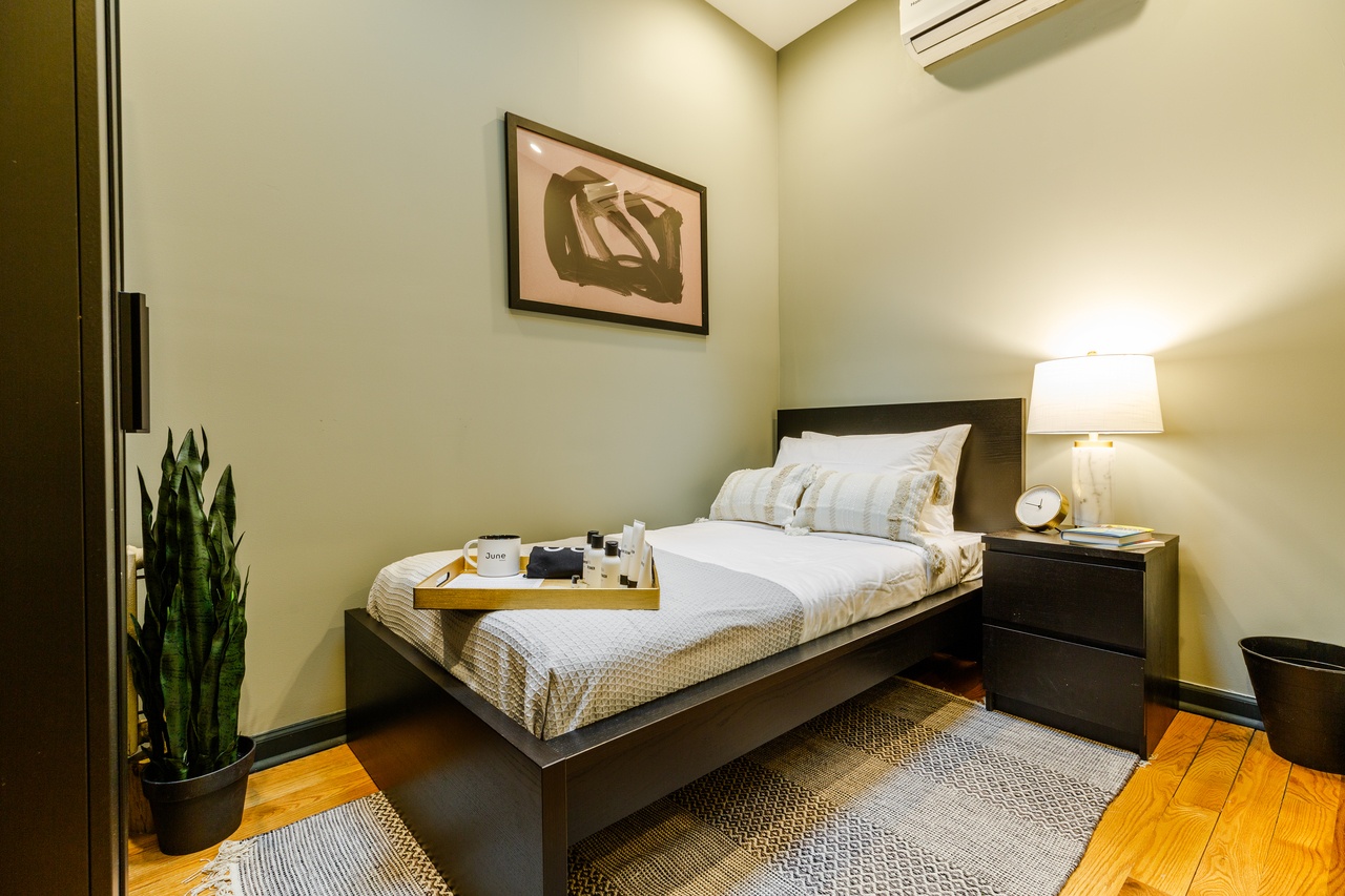 a room in Upper East Side