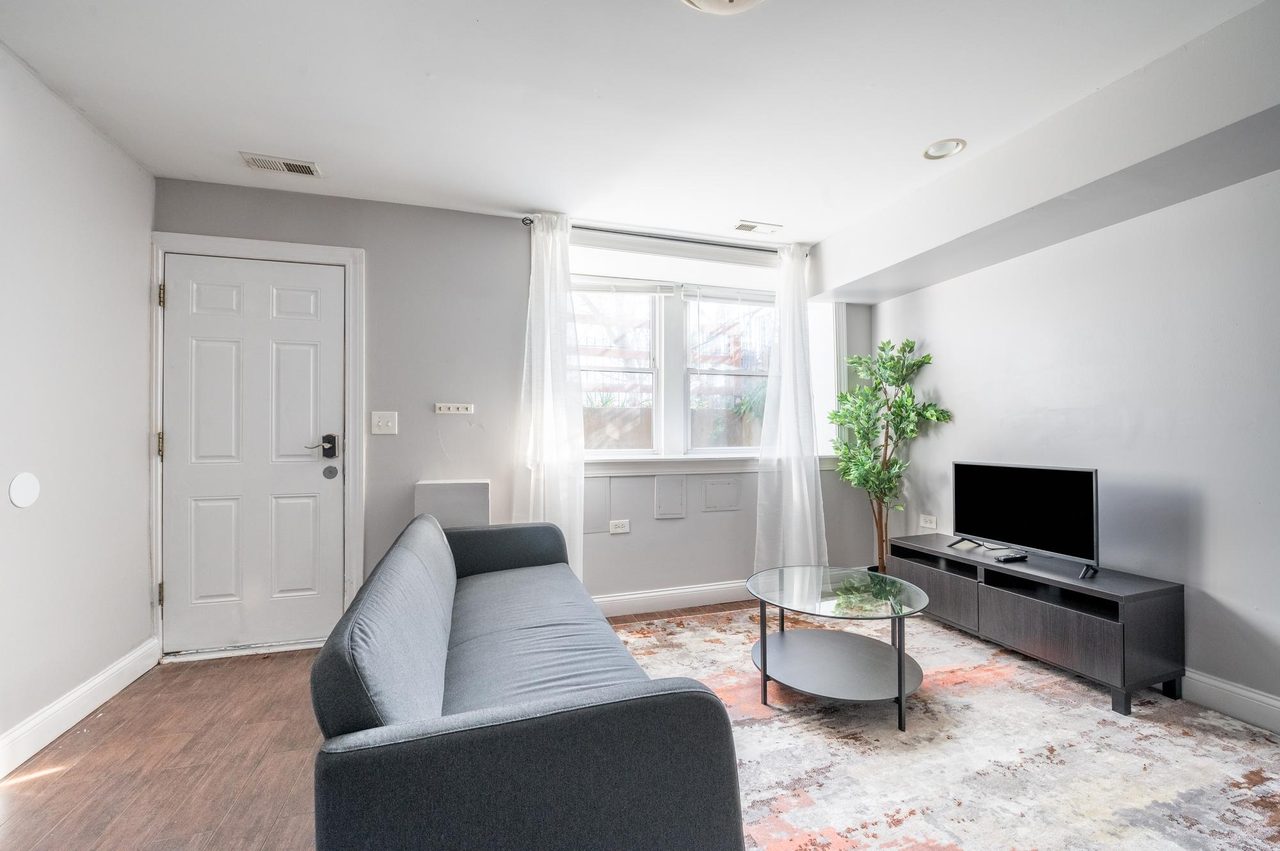 a room in Near West Side photo 8