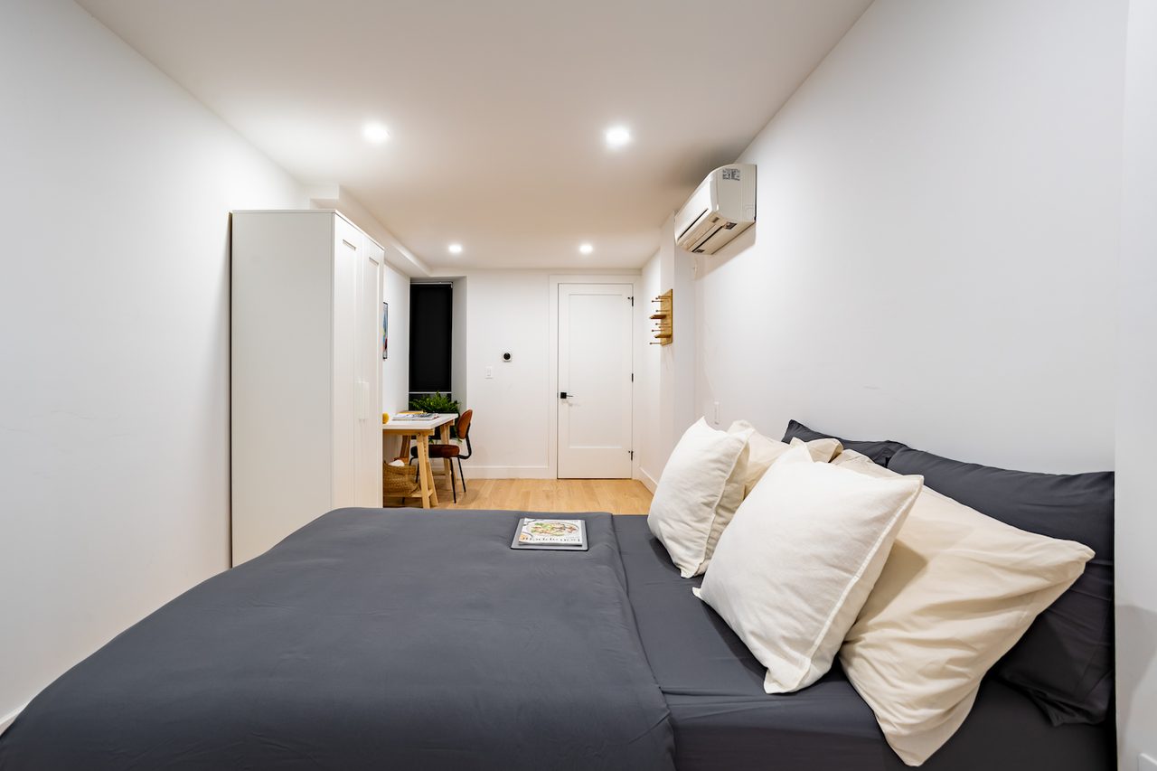 a room in Morningside Heights photo 2