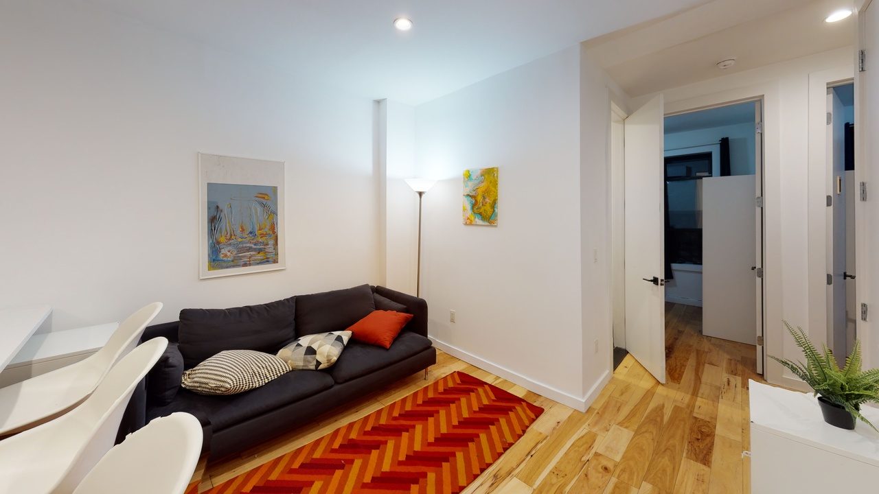 a room in Ridgewood photo 5