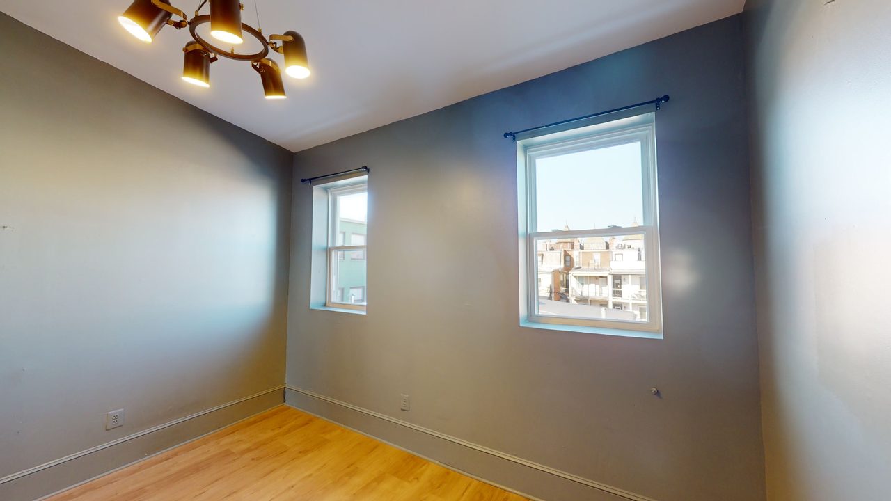 a room in Northwest Washington photo 2