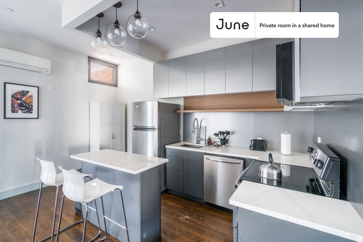 a room in Bedford-Stuyvesant photo 8