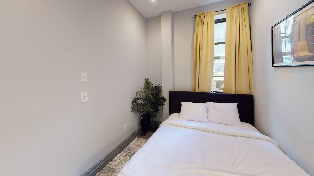 a room in East Village photo 3