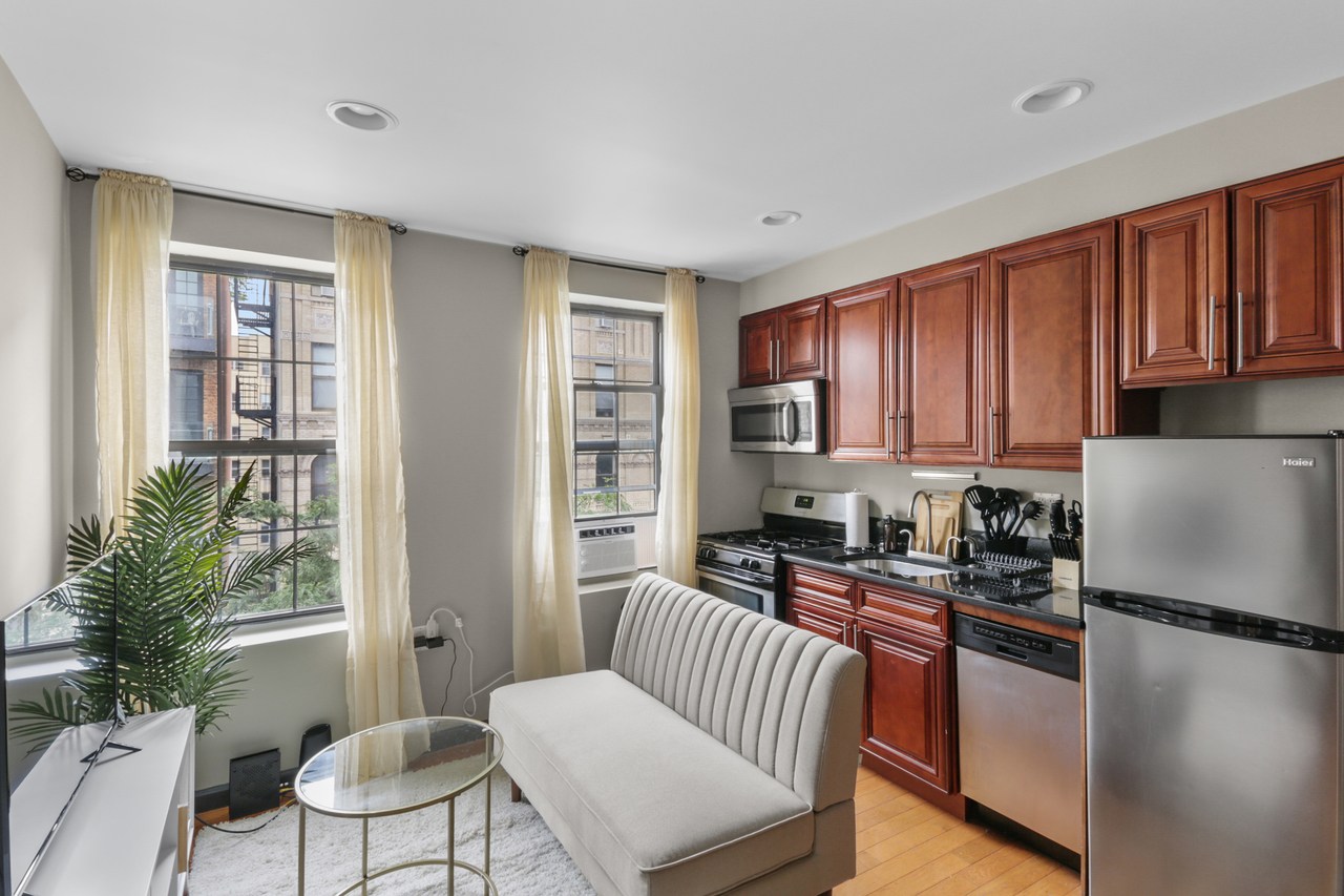 a room in East Village photo 8