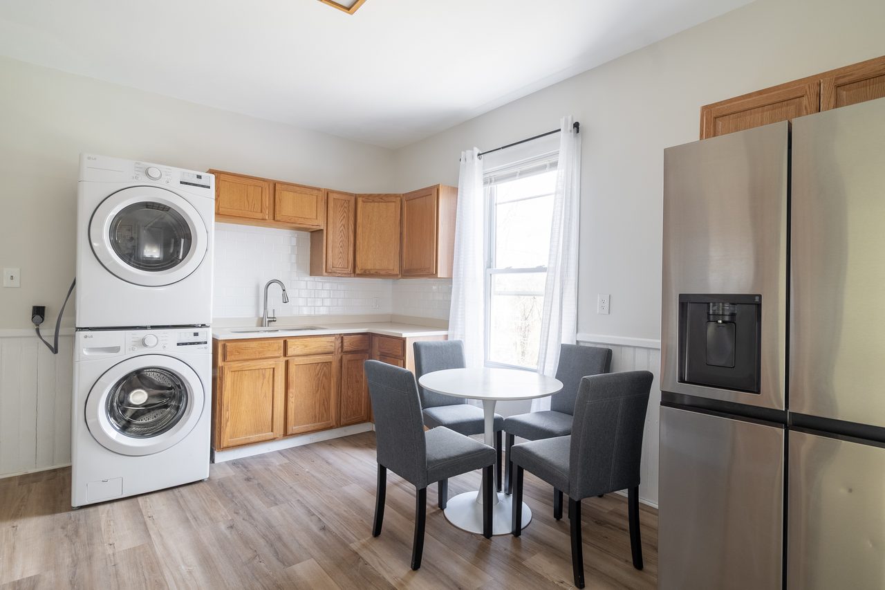 a room in Roxbury photo 8