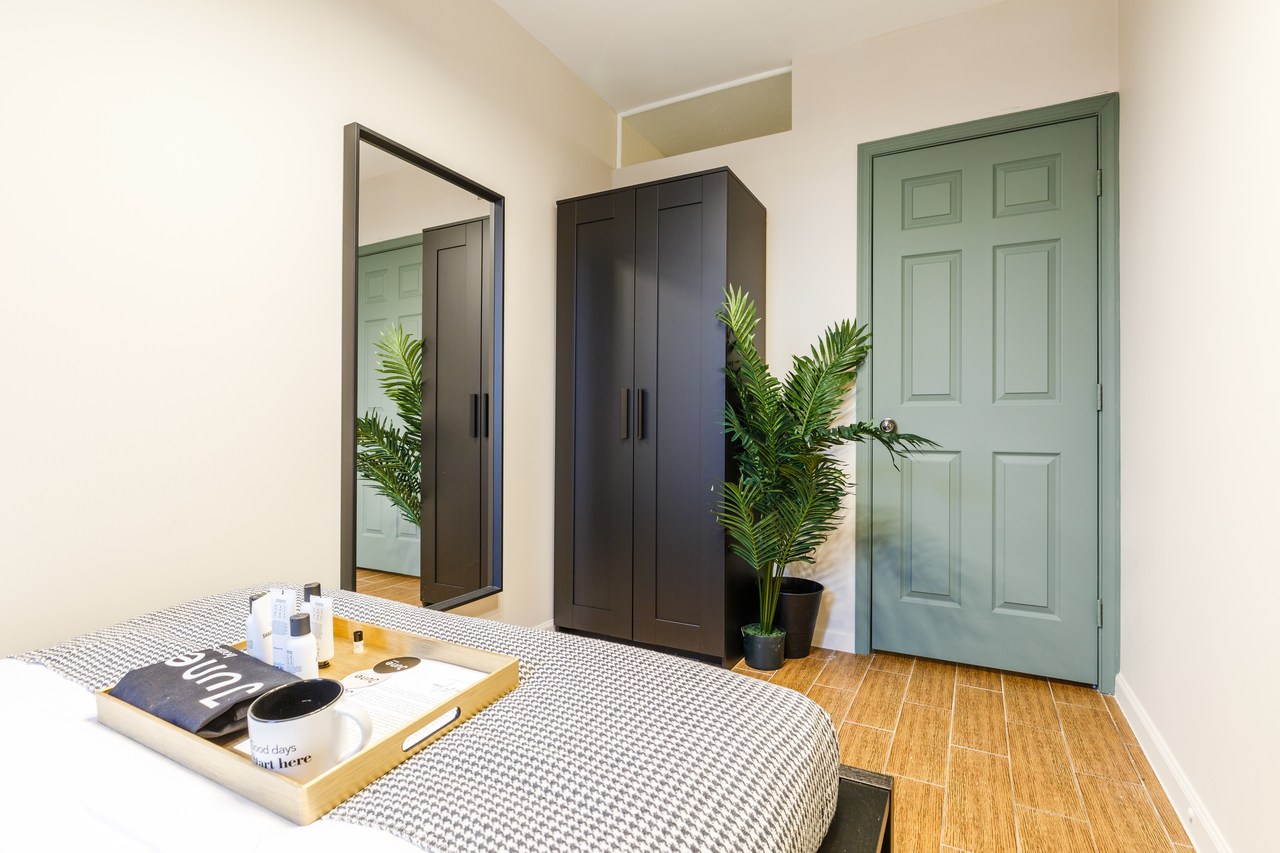 a room in Lower East Side photo 2
