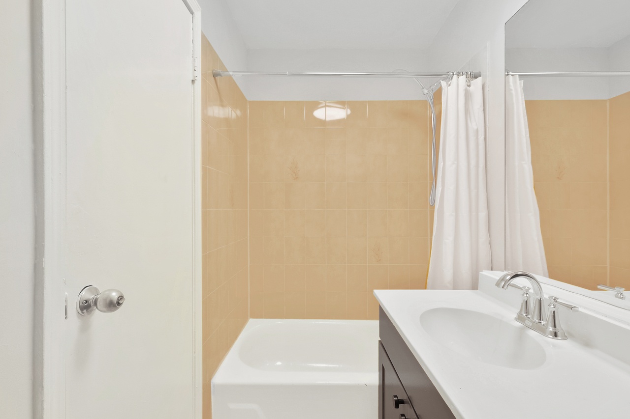 a room in Lincoln Square photo 5