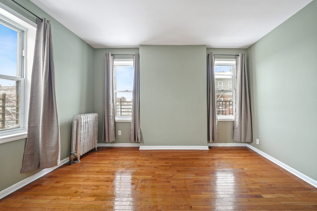 a room in Flatbush photo 4