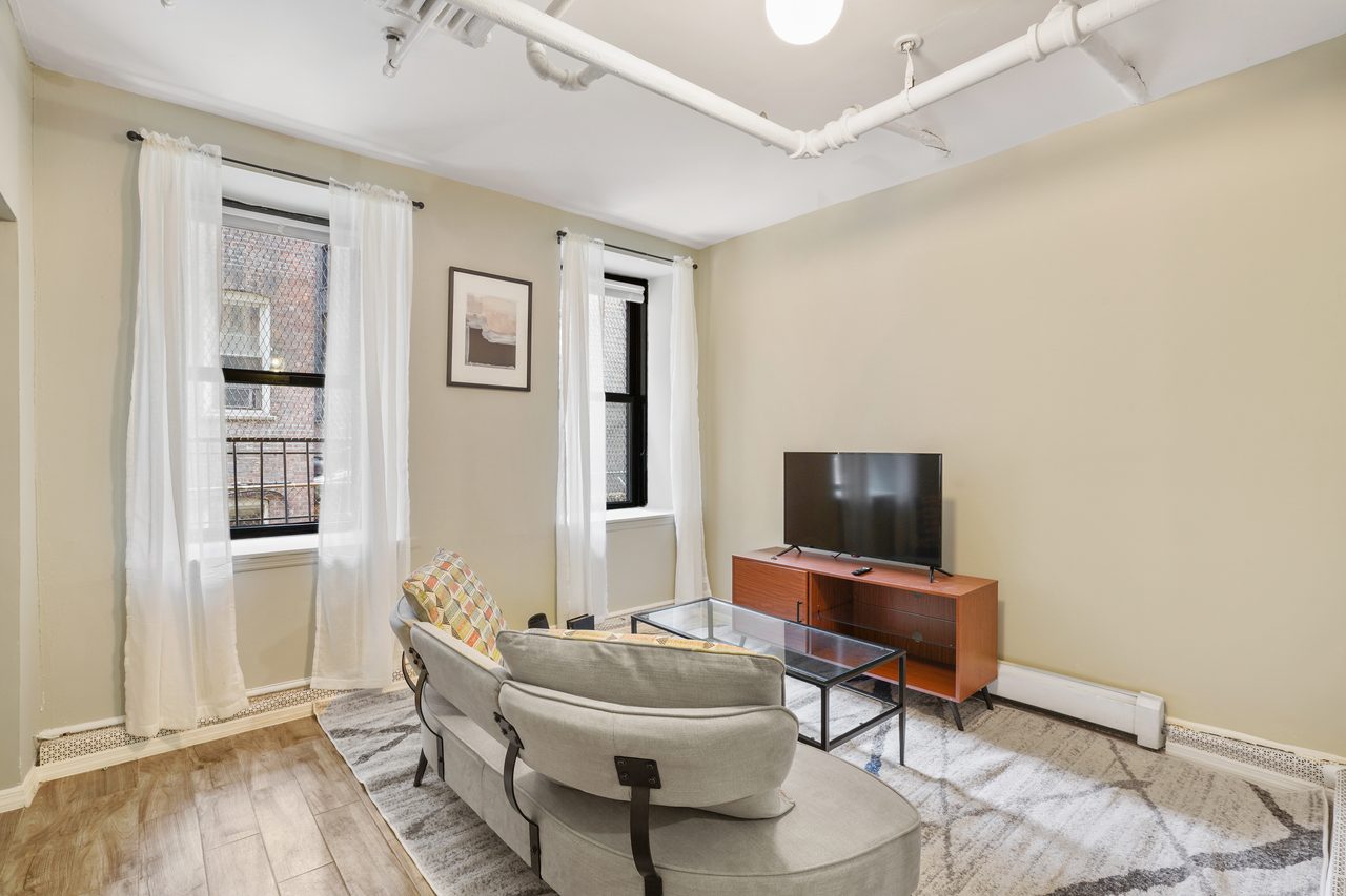 a room in Morningside Heights photo 3