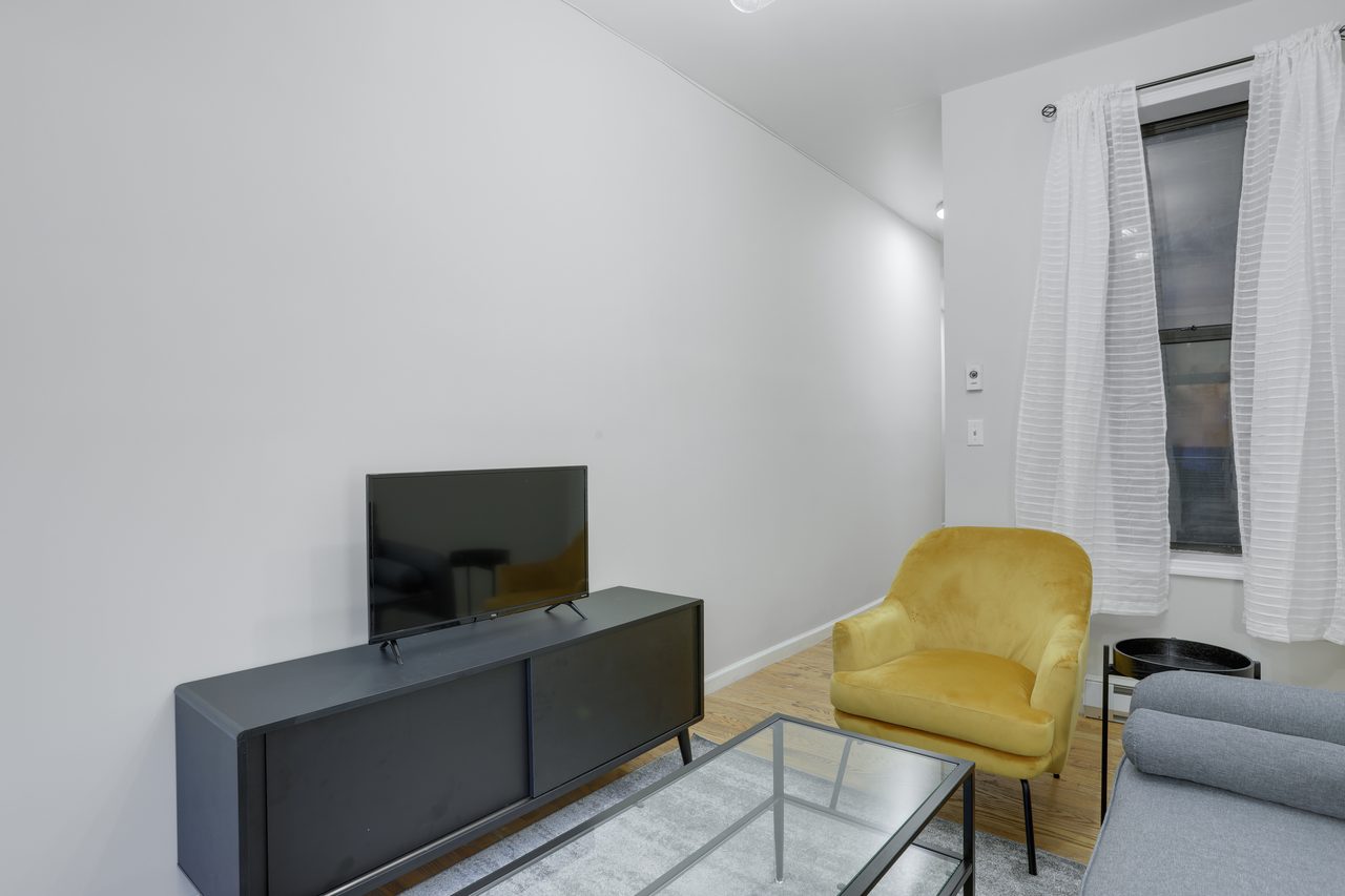 a room in Morningside Heights photo 5