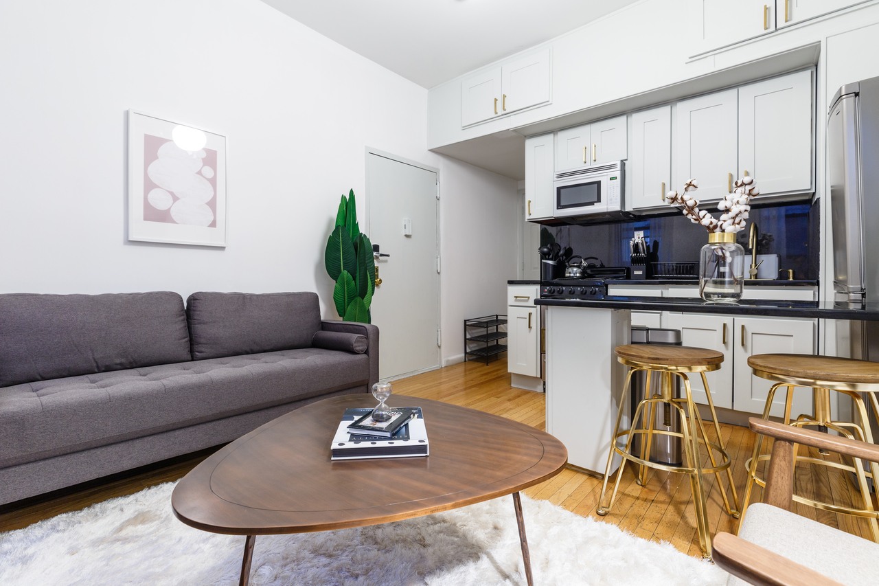a room in Hell's Kitchen photo 4