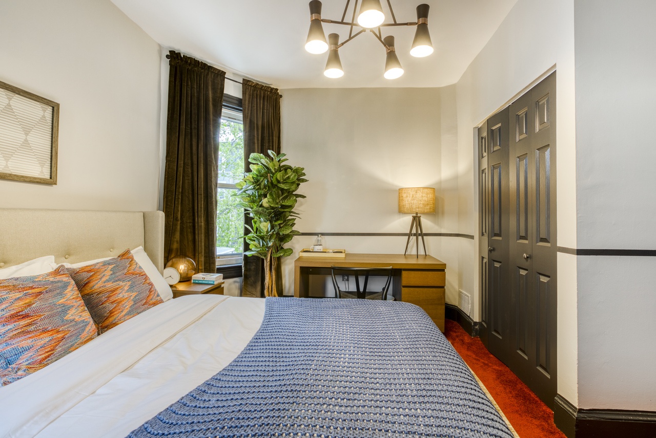a room in Northwest Washington photo 2