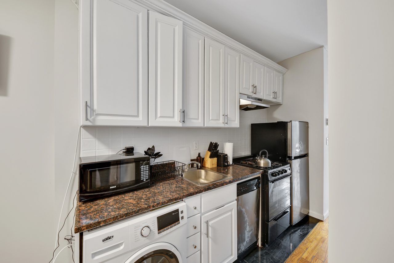 a room in Morningside Heights photo 3