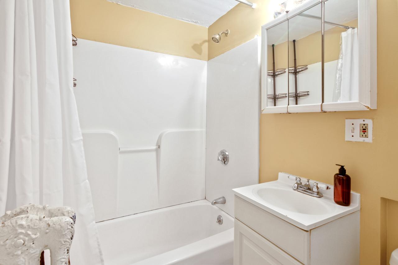 a room in Allston photo 9