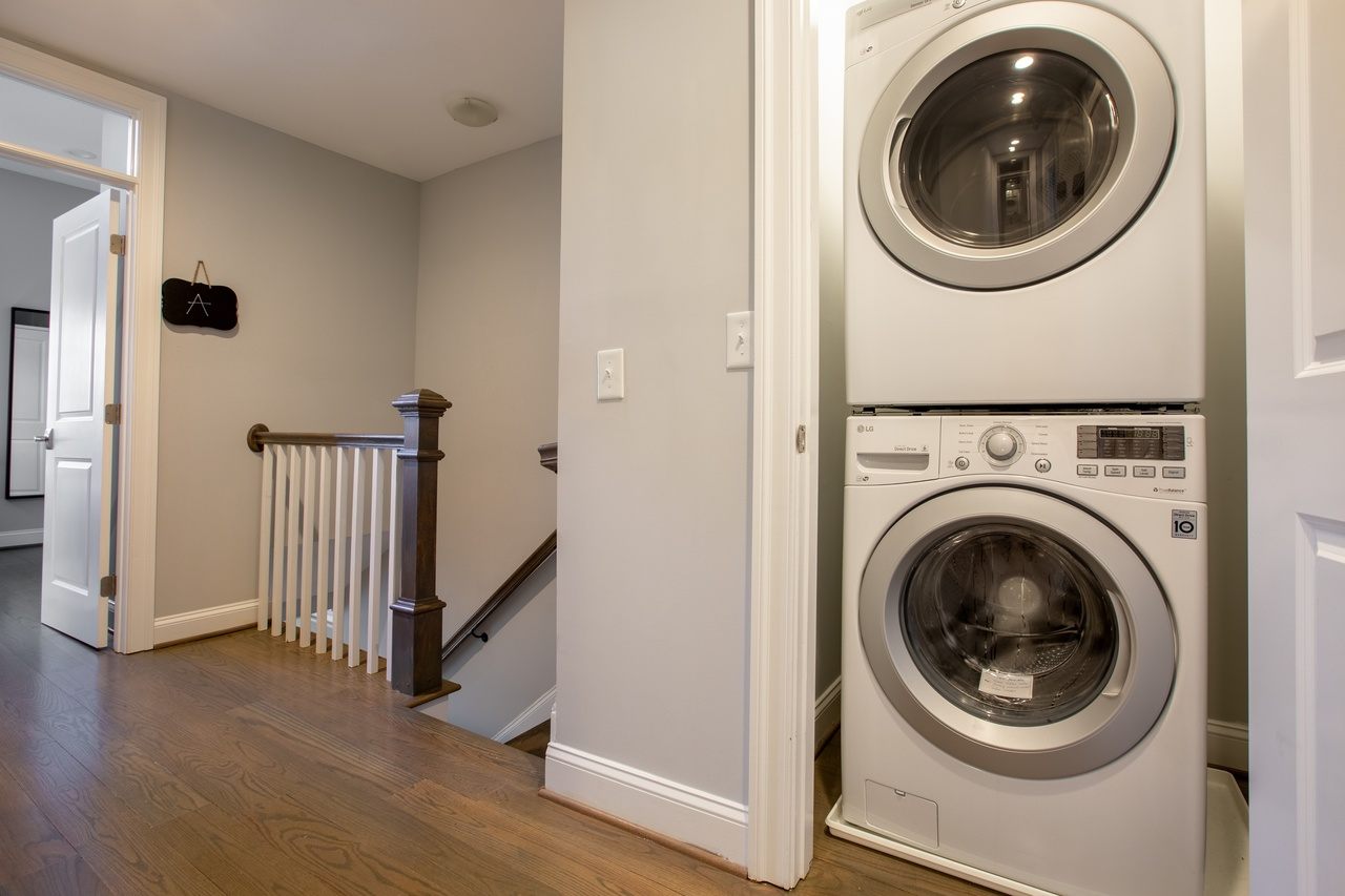 a room in Northwest Washington photo 7